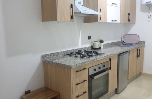 Assouel Apartment | Cozy Apartment Near Gueliz Train Station with Kitchen