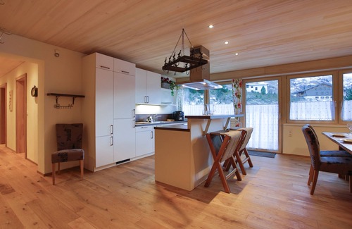 Warth Apartment | Seebachsee Retreat: Top-Rated Stay in Warth am Seebachsee