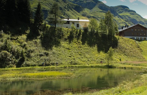 Warth Apartment | Seebachsee Retreat: Top-Rated Stay in Warth am Seebachsee