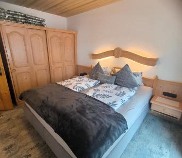 Pertisau Apartment | Pet-Friendly Apparthaus Alpina with Fireplace & Kids' Amenities