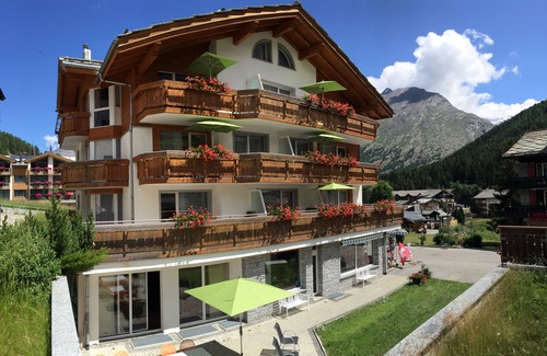 Saas-Fee Apartment | Top-Rated Apparthotel Feehof in Saas-Fee with Kitchen