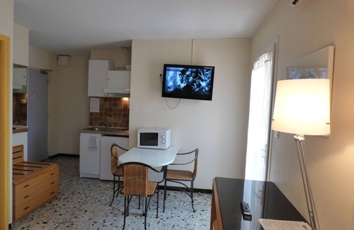 Avignon Hotel | Convenient AppartHotel Festival Sud Suites near Gare TGV