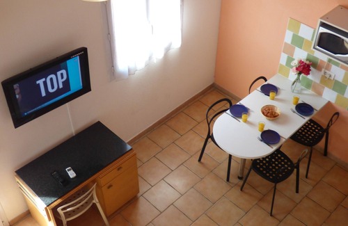 Avignon Hotel | Convenient AppartHotel Festival Sud Suites near Gare TGV