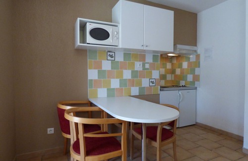 Avignon Hotel | Convenient AppartHotel Festival Sud Suites near Gare TGV