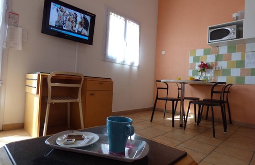 Avignon Hotel | Convenient AppartHotel Festival Sud Suites near Gare TGV