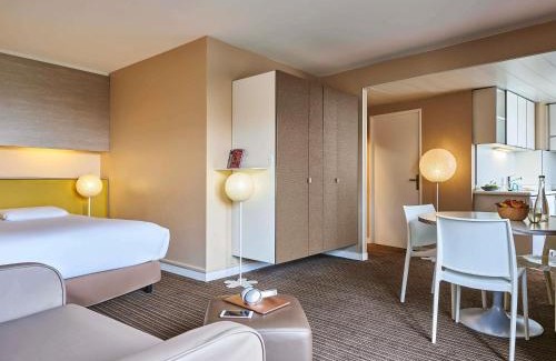 Republique–Point-du-Jour Hotel | Pet-Friendly AppartHotel Mercure Paris Boulogne Awaits You
