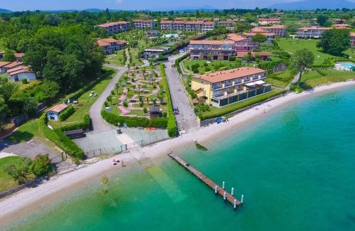 Solarolo Apartment | Experience Apparthotel San Sivino with Oceanfront Bliss