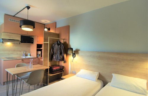 Torcy-le-Grand Apartment | Pet-Friendly Apparthotel Torcy with Breakfast Included