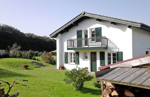 Saint-Pee-sur-Nivelle Apartment | Relax at Ihi-Toki: Ocean View Apartment with Garden Oasis