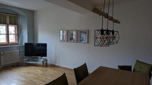 Weimar Apartment | Cozy Apartment am Markt: Pet & Child Friendly Retreat