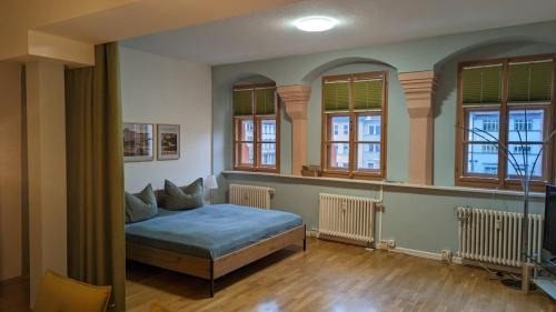Weimar Apartment | Cozy Apartment am Markt: Pet & Child Friendly Retreat