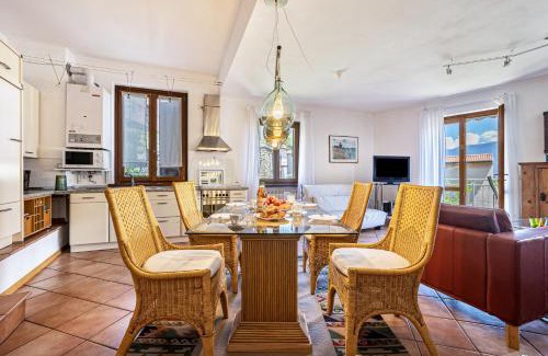 Aer Apartment | Guest Rated 9/10 at Appartment Capri - Family & Pet Friendly