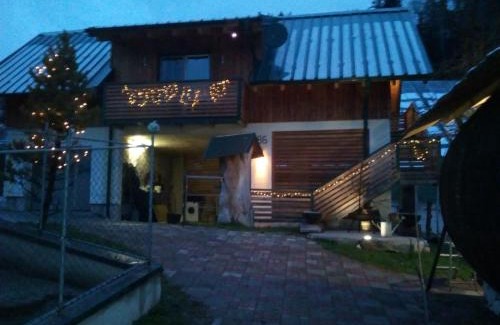 Assachberg Apartment | Discover Appartment Iris: Pet-Friendly with Hot Tub & Breakfast