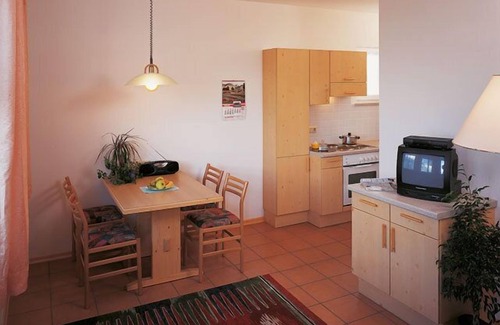 Laces House | Cozy Appartment Mühlrast: Pet-Friendly with Pool & Breakfast