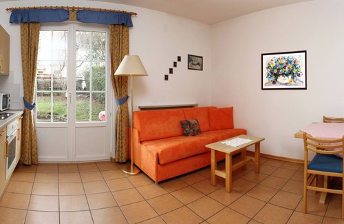 Laces House | Cozy Appartment Mühlrast: Pet-Friendly with Pool & Breakfast