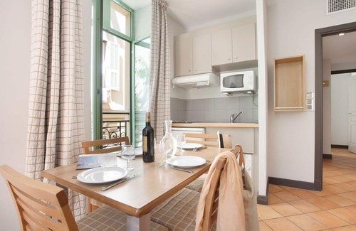 Gambetta Condo | Comfortable 4-Person Apartment Near Museums and Train Station