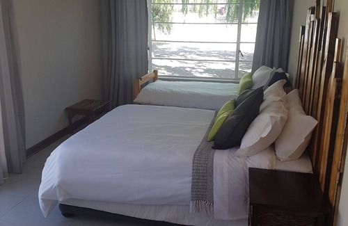 Colesberg House | Cozy Apartment with Yard: Family-Friendly Stay Rated 10/10
