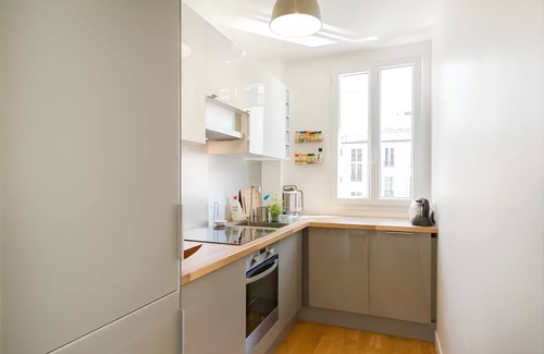 Quartier de Javel Apartment | Elegant Apartment with Eiffel Tower Views & Spa Amenities