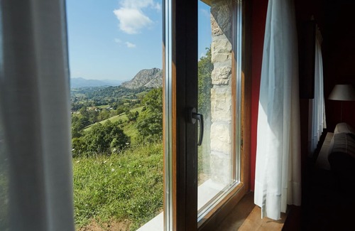 Collia House | Appealing Holiday Home in Parres-Asturias with Garden