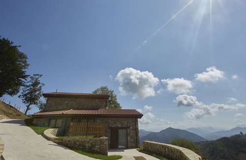 Collia House | Appealing Holiday Home in Parres-Asturias with Garden