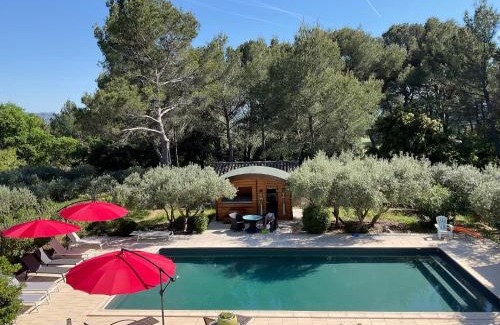 Merindol House | Experience Appel du Luberon: Pet-Friendly Retreat with Pool