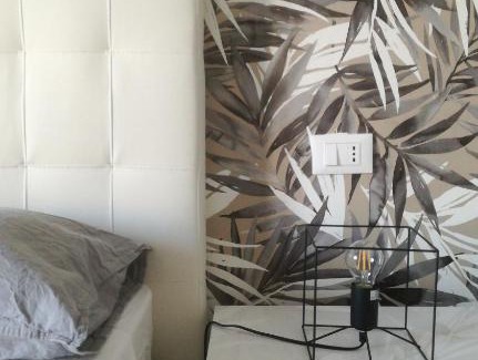Quartiere XX Ardeatino Bed & Breakfast | Discover Appia Garden: Family-Friendly with Hot Tub & Dining