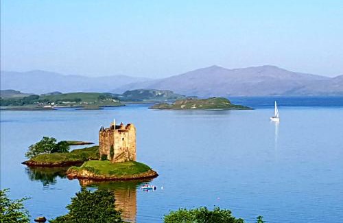 Appin House | Discover Appin Bay View: Oceanfront Escape with Top Reviews