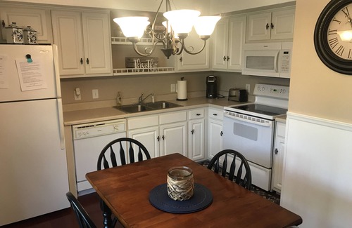 Pigeon Forge Condo | Apple Blossom Getaway: Pool, Spa & Near Tanger Outlets