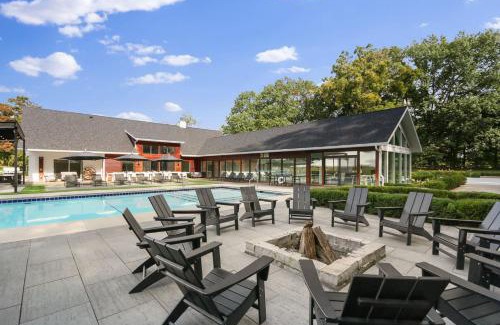 Union Pier House | Relax at Apple Blossom Resort - Pet Friendly & Pool Access