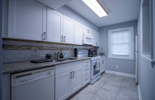 Athens Condo | Apple Bottom Jeans - UGA Stay in Athens