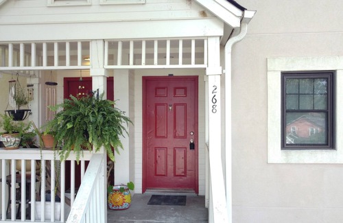 Athens Condo | Apple Bottom Jeans - UGA Stay in Athens