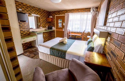 Stanthorpe Hotel | Family-Friendly Apple & Grape Motel with Delicious Breakfast
