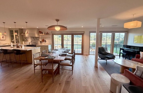 Sebastopol House | Apple House: Fire pit ~ Hot tub ~ Views