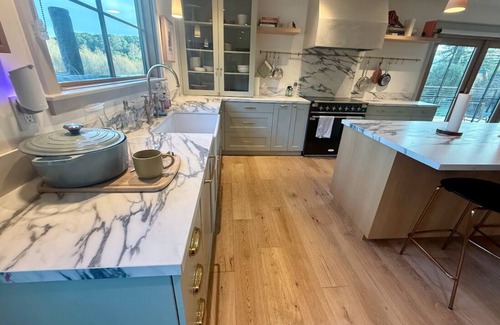 Sebastopol House | Apple House: Fire pit ~ Hot tub ~ Views