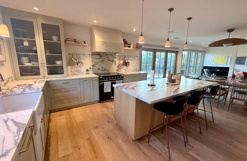 Sebastopol House | Apple House: Fire pit ~ Hot tub ~ Views