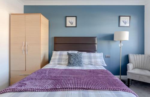 Queensbury House | Child-Friendly Retreat at Apple House Wembley - 9.6/10 Rated