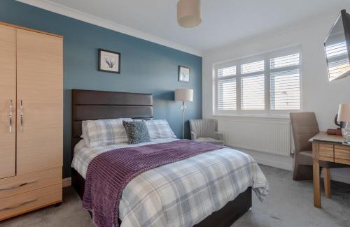 Queensbury House | Child-Friendly Retreat at Apple House Wembley - 9.6/10 Rated