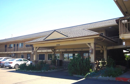 Wheat Ridge Hotel | Budget-Friendly Apple Inn and Suites with Breakfast Options