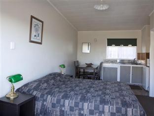Hastings Hotel | Cozy Apple Motor Inn: Pet-Friendly Stay with Pool Access