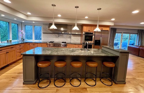Littleton House | Top-Rated Apple Orchard Retreat with Ocean View & Pool