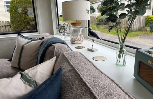 Hartland House | Apple Pippin: Cozy Shepherd’s Hut with Private Garden