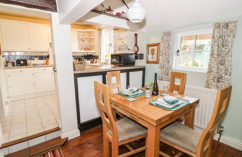 Harvington Cottage | Guest Rated: Apple Tree Cottage with Kitchen & Breakfast