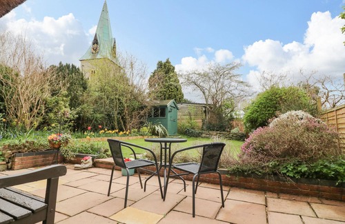 Harvington Cottage | Guest Rated: Apple Tree Cottage with Kitchen & Breakfast