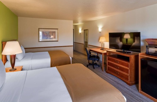 Petoskey Hotel | Discover Apple Tree Inn: Pool, Spa & Family-Friendly Stays