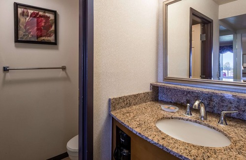 Petoskey Hotel | Discover Apple Tree Inn: Pool, Spa & Family-Friendly Stays