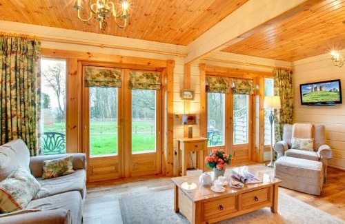 Morpeth House | Apple Tree Lodge: 4-Star Retreat, Perfect for Families & Pets