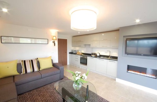 Stoke by Nayland Cabin | Apple Tree Lodges: Guest Rated 9.6 with Spa & Breakfast