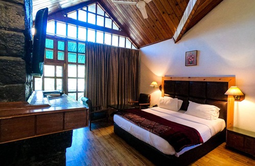 Mohal Hotel | Discover Apple Valley Resort: Family-Friendly Getaway