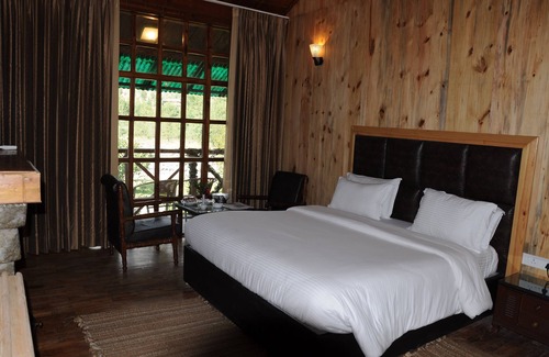 Mohal Hotel | Discover Apple Valley Resort: Family-Friendly Getaway