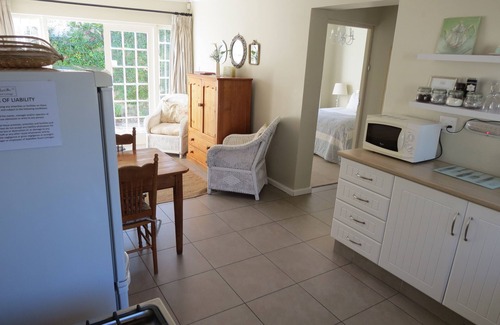 Grahamstown Hotel | Welcome to AppleBee Guest Cottages: Rated 9.8, Family-Friendly